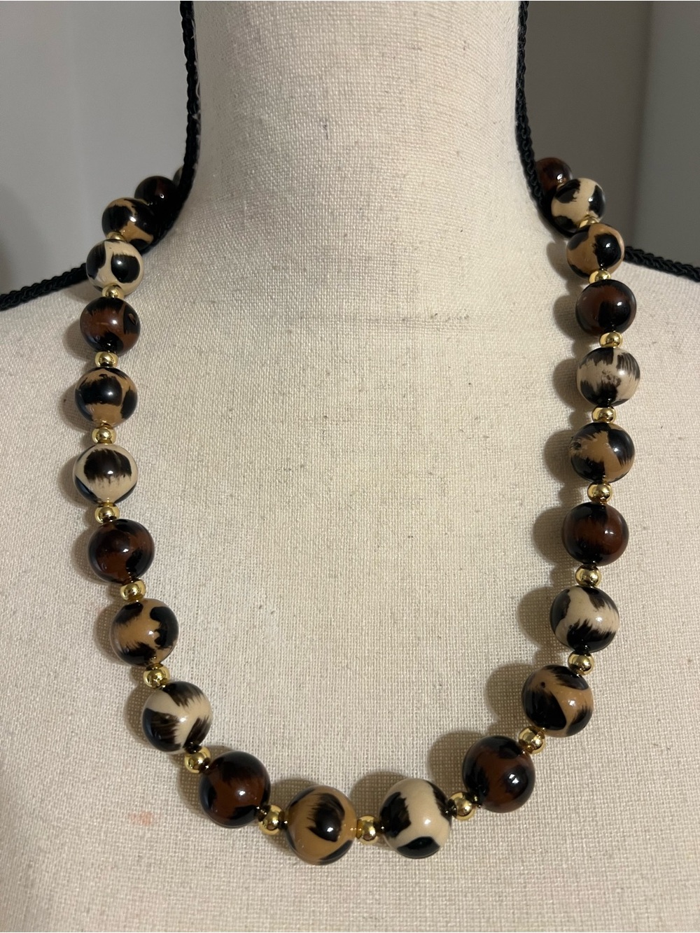 Leopardo 🐆 Handcrafted Brown and Cream Speckled Bead Necklace with Gold Accents